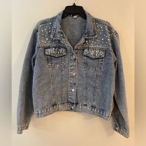 Women’s XL denim stonewashed Jean jacket pearls adorning collar & upper chest